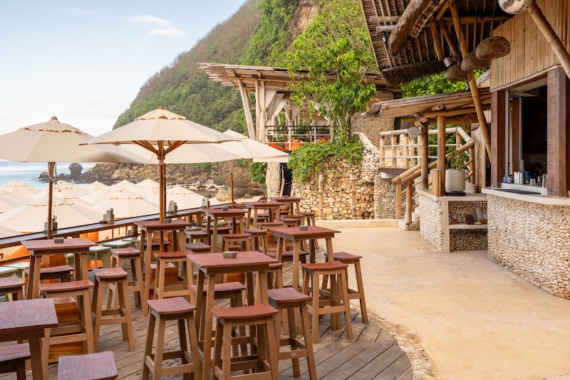 Sundays Beach Club